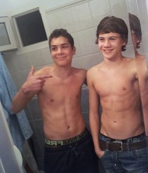 Shirtless Twinks 5e828f59a4b7d.jpg