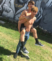 Shirtless Twinks 5e828f64a95a7.jpg