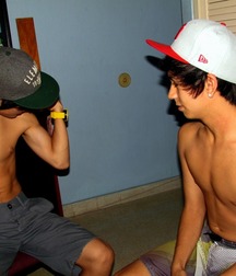 Shirtless Twinks 5e828f6e0b1f2.jpg