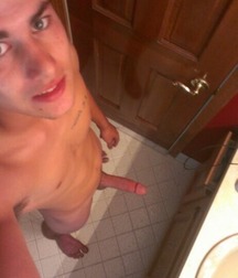College boy selfies 5a7487a28c583.jpg