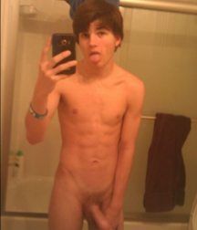 Monday night selfies from Tumblr RIP 5c184dee41f6e.png