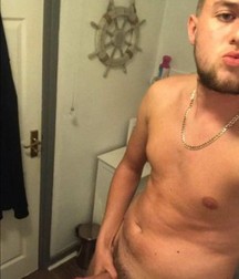 Baited Selfies from the Hub 5d4e0fd42a86a.jpg