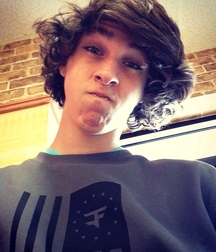 Vote for my new profile pic 5de69b6bcc517.jpg
