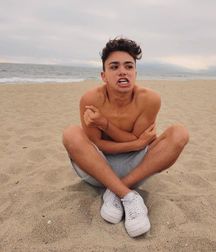 Ulysse mix13 Cute boys 5e77162436b3a.jpg