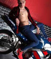sexy Biker Vadim 5a7dd925d2afb.jpg