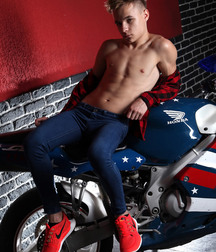 sexy Biker Vadim 5a7dd9293a6bc.jpg