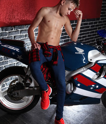 sexy Biker Vadim 5a7dd938912c7.jpg