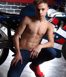 sexy Biker Vadim 5a7dd9442098f.jpg