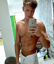 Selfies 5b15f15ea67c6.jpg
