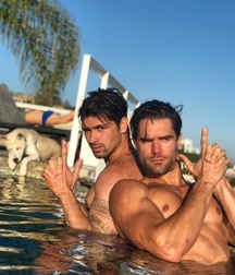 Random Muscle Boys 5bb13120e4a51.jpg