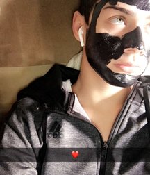 Nicolas 5ab573eb17a75.jpg