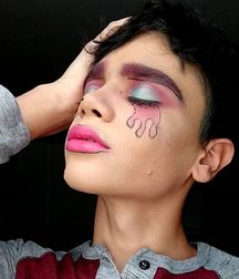 Makeup Boys 5d0ba87e8d650.jpg