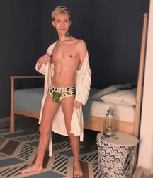 Pretties Twinks 5e5aacd645a7e.jpg