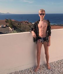 Pretties Twinks 5e5aace9e5973.jpg