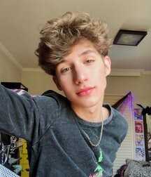 Irresistible Boy Beauty 6199b923421f7.jpg