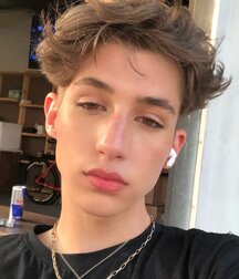 Irresistible Boy Beauty 6199b95299fe9.jpg