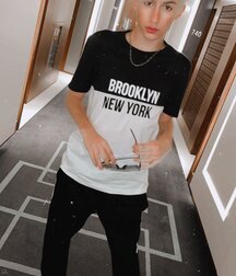 Irresistible Boy Beauty 6199b9aae9427.jpg