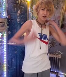 Skinny Twink with a Huge Dick Tube 61cc9ee86cc03.jpg