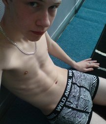 Shirtless 2 5a77312938404.jpg