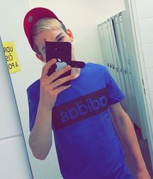 Cute boy 5b85bec83b291.jpg