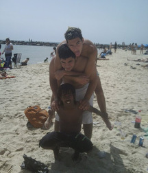 holiday with frends 5a8852f8cd8fe.jpg
