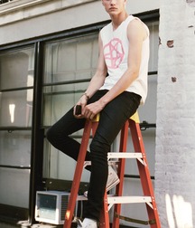 Definitely hot... 5a89dc662e7c1.jpg