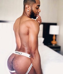 It's so good to be handsome and sexy... 5bedb29d536da.jpg