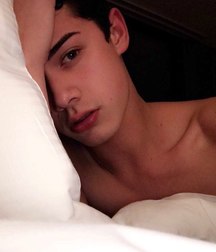 best beauty boys 5b3a77fe28240.jpg
