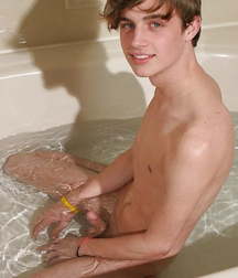 cute boys 5aa8334b6b538.jpg