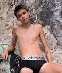 86 Alex - two twinks 5adb98570159d.jpg