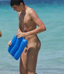 hot boys nude 5aa16853179d5.jpg