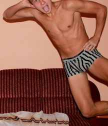 Guys in shorts and swimming trunks 5da457b2ed9bb.png