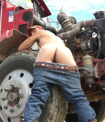 Butt guys 5da45f5199b24.png