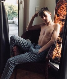 Beautiful boys 5b6d76c66f09b.jpg