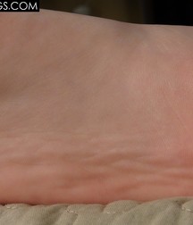 Red Converse Boy Feet 5a9a467dd0659.jpg