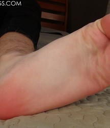 Red Converse Boy Feet 5a9a46971a6b3.jpg