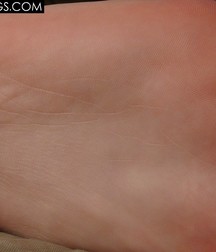 Red Converse Boy Feet 5a9a46d03af91.jpg