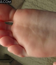 Red Converse Boy Feet 5a9a46e468622.jpg