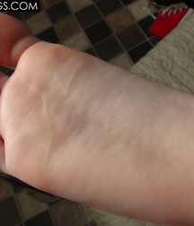 Red Converse Boy Feet 5a9a46e6c9904.jpg