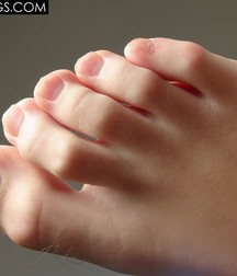 Red Converse Boy Feet 5a9a46f08cd00.jpg