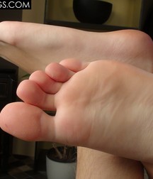 Red Converse Boy Feet 5a9a46f52d99b.jpg