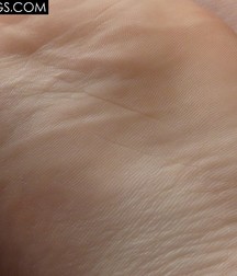 Red Converse Boy Feet 5a9a46fb8b642.jpg