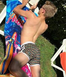 OMG hot. 5de3dc9d55f1e.jpg