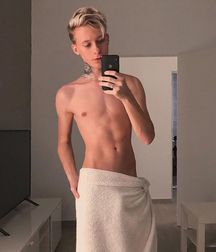 OMG hot. 5de3dcb8ddfd3.jpg