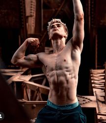 OMG hot. 5de3dcbe5b502.jpg