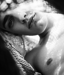 OMG hot. 5de3dcc106f8c.jpg