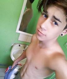 OMG hot. 5de3dcc254845.jpg