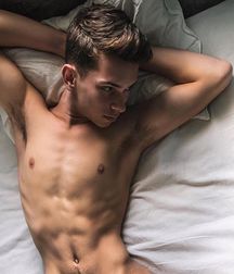 OMG hot. 5de3dcc42e7da.jpg