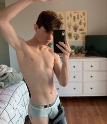 Selfie Heaven 5e9fa0960a456.jpg