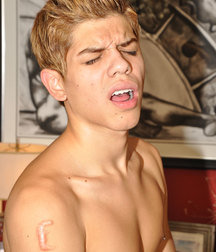 Mark bangs Evan 5c8c915f7167c.jpg
